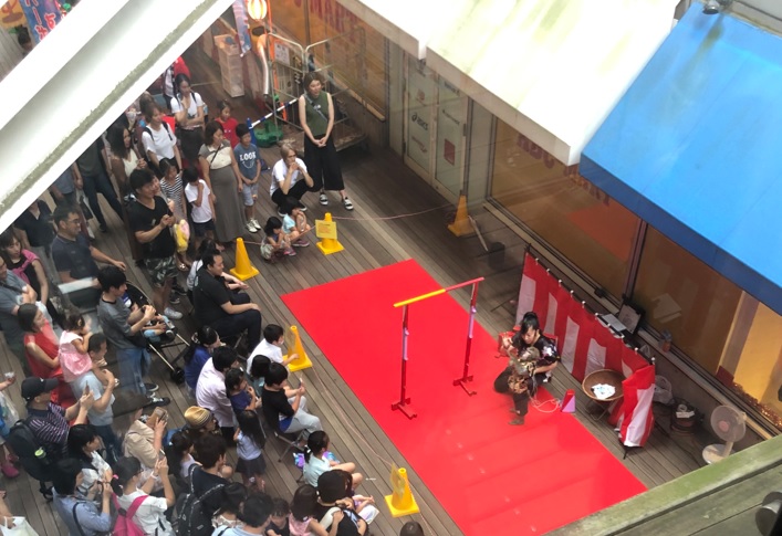 Monkey performance Odaiba DECKS Tokyo Beach