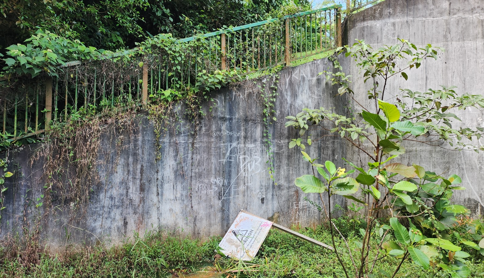 Graffiti outside tunnel