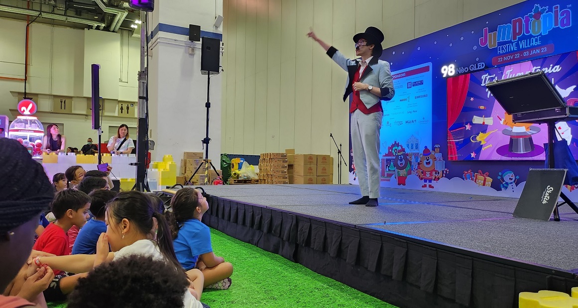 Magic show at Jumptopia