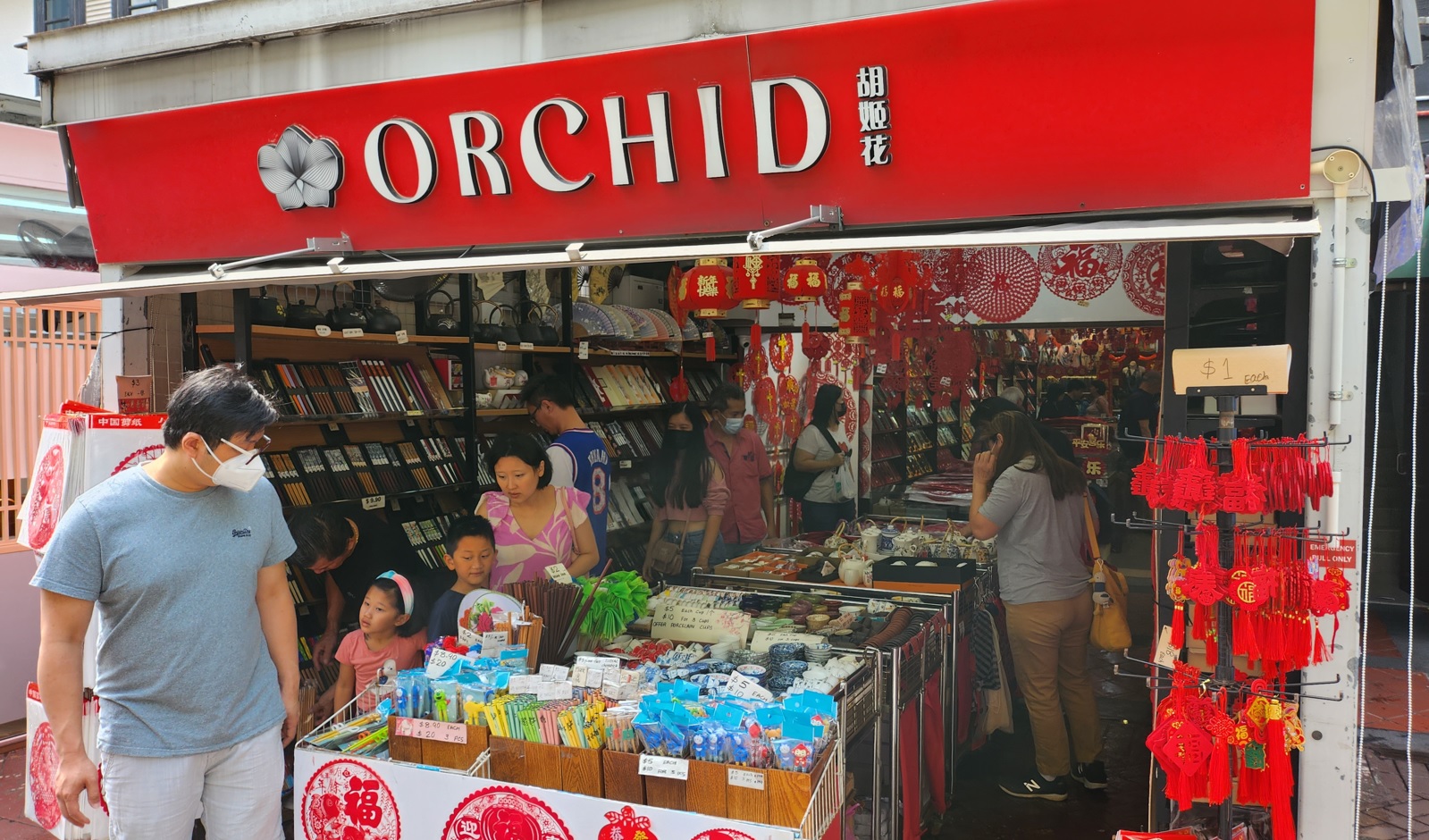 Shops of Chinatown street market