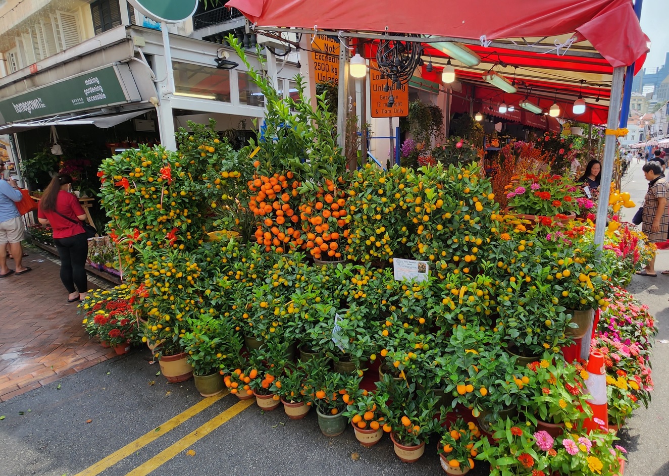 Shops of Chinatown street market