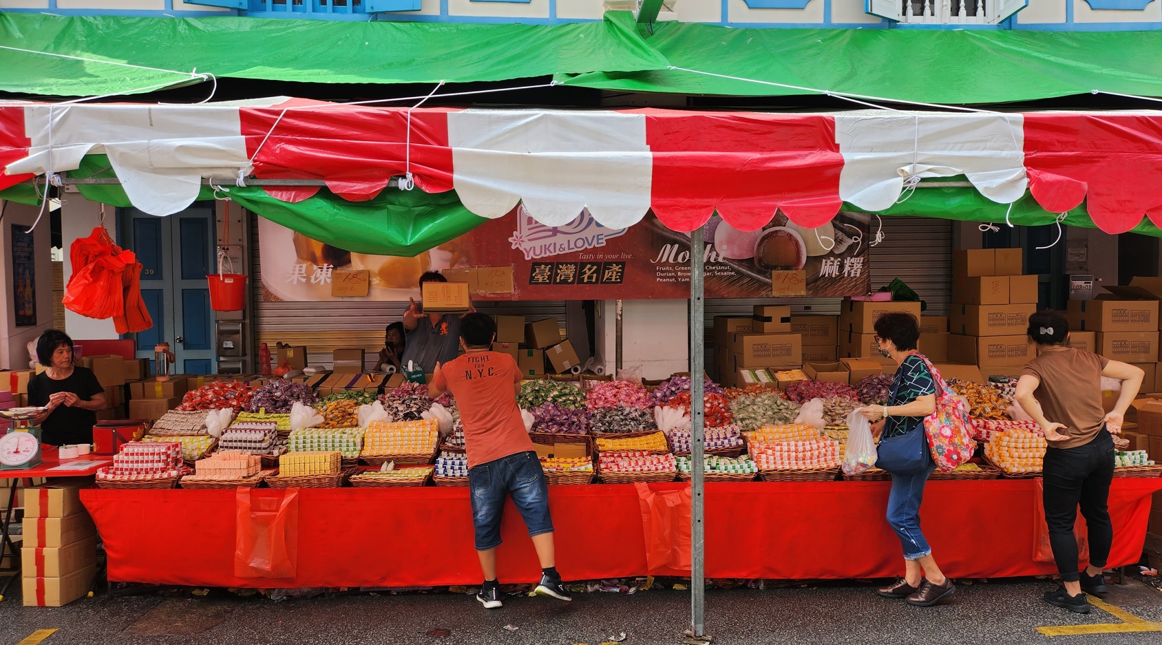 Shops of Chinatown street market