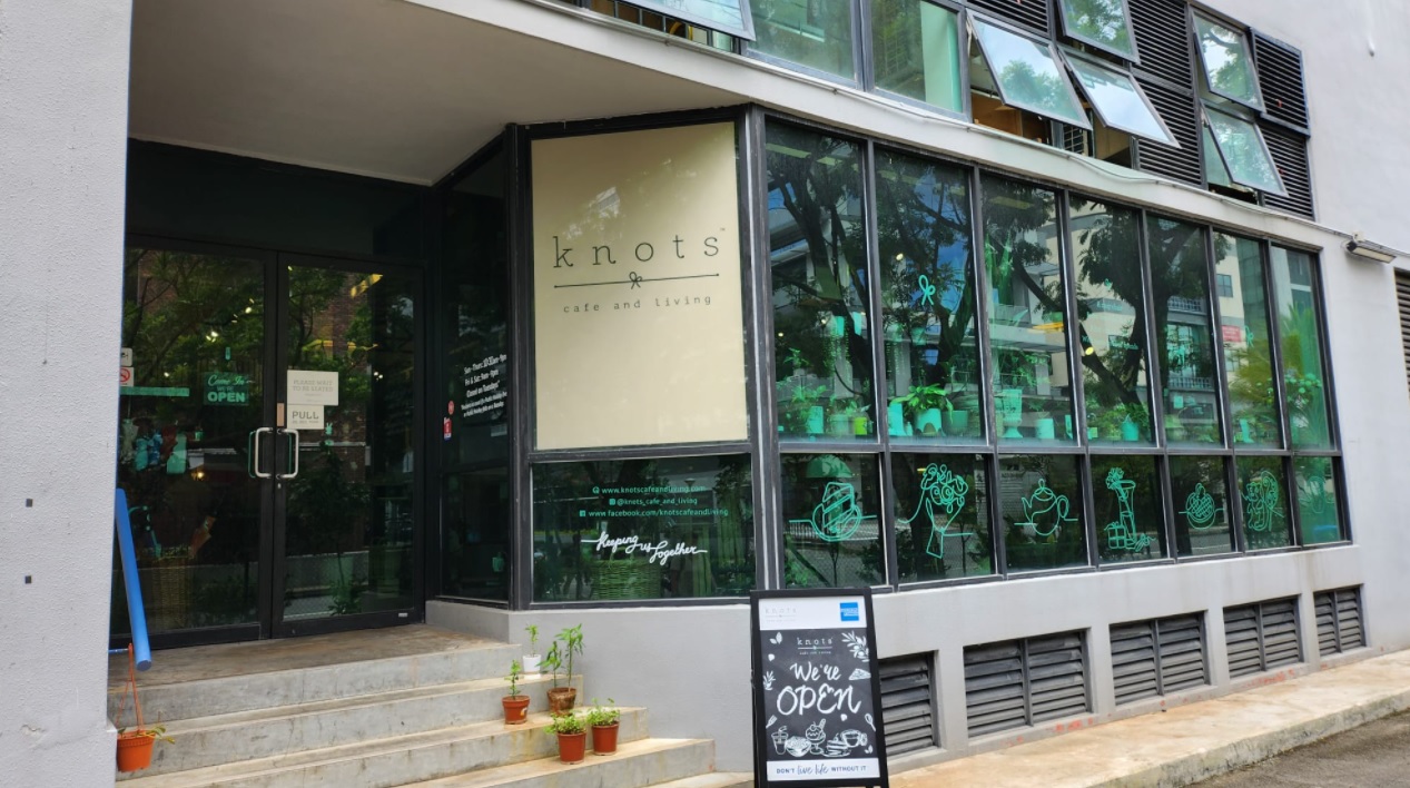 Knots Cafe Pasir Panjang Entrance